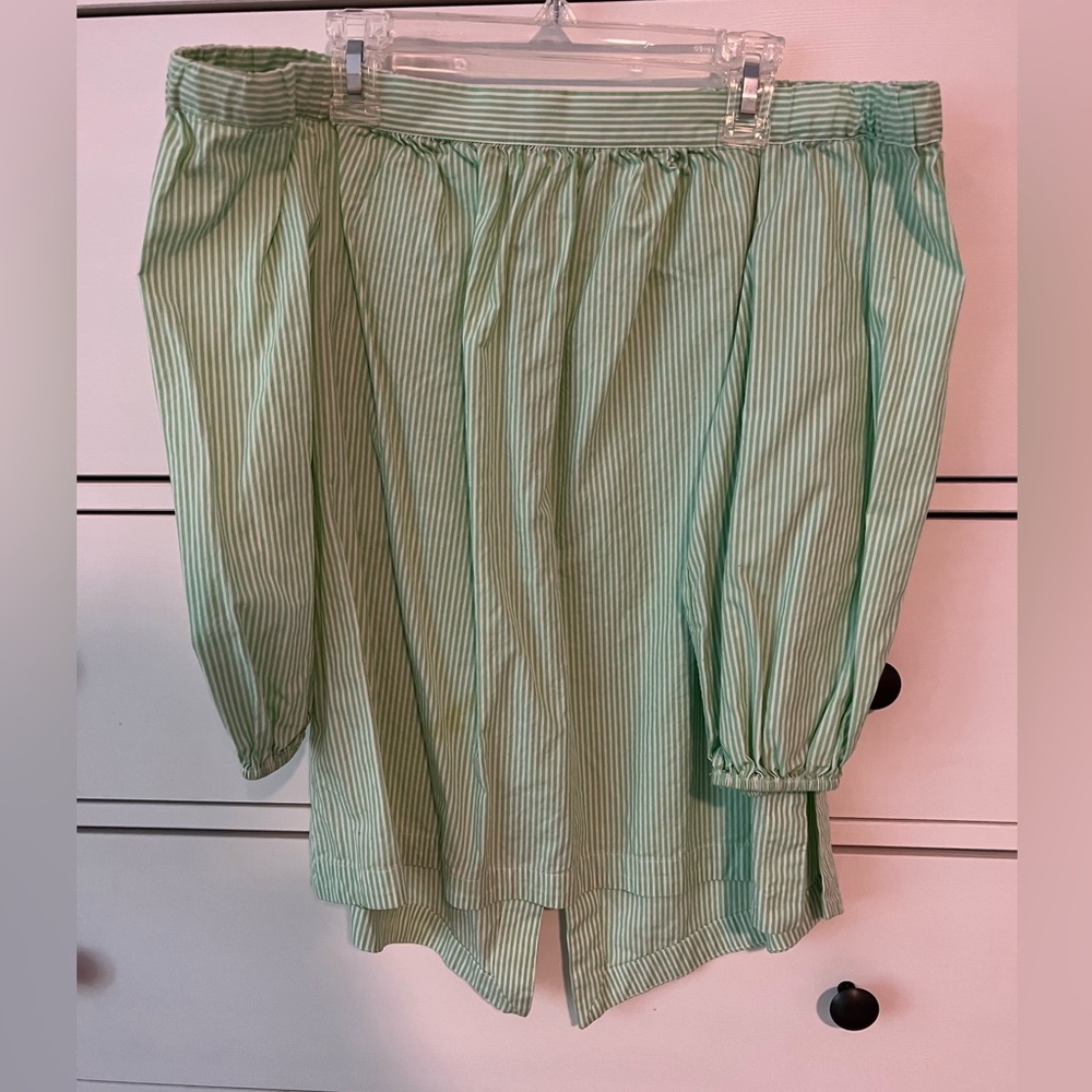 Green stripe off the shoulder